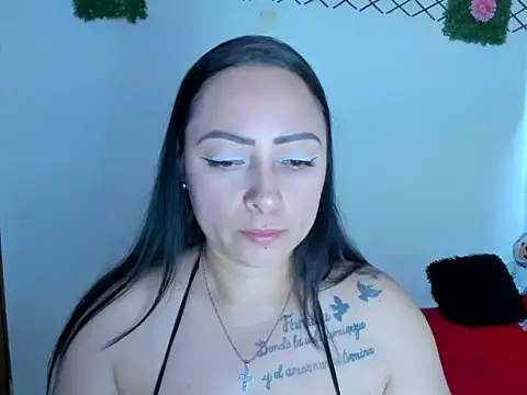 Snapshot of julybravo chatting on December 2024 10:20:02 PM julybravo online show from December 2024 10:20:02 PM