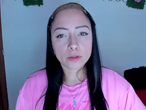 Snapshot of julybravo chatting on January 2025 10:31:01 PM julybravo online show from January 2025 10:31:01 PM