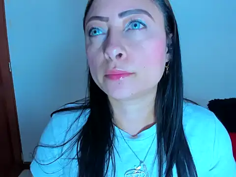 Snapshot of julybravo chatting on January 2025 09:44:02 PM julybravo online show from January 2025 09:44:02 PM