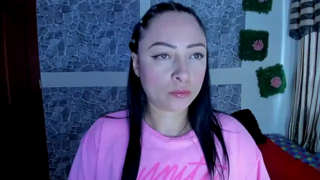 Snapshot of julybravo chatting on February 2025 10:15:01 PM julybravo online show from February 2025 10:15:01 PM