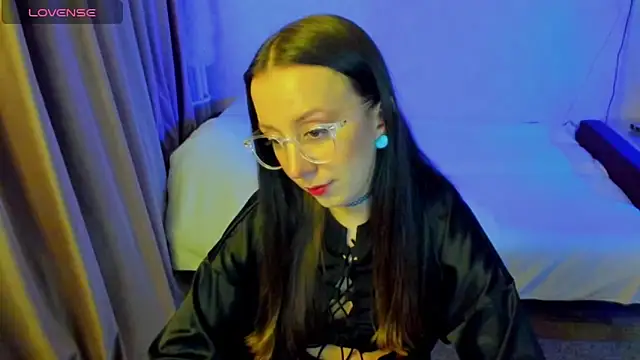 Snapshot of CurlySteph chatting on April 2026 06:10:02 PM CurlySteph online show from April 2026 06:10:02 PM