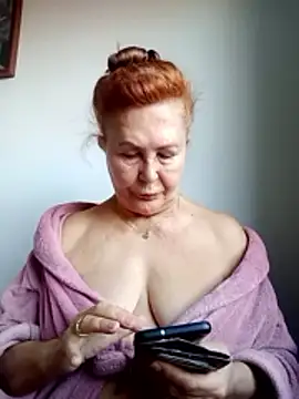 Hottie-Mom online show from October 2025 08:48:01 AM