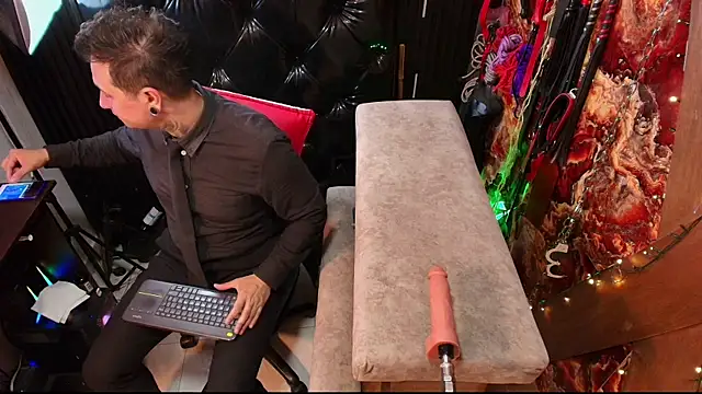 Snapshot of boy_n_girl chatting on April 2026 11:47:02 AM boy n girl online show from April 2026 11:47:02 AM