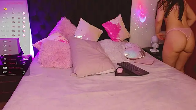 Snapshot of ariana28 chatting on April 2026 12:11:02 AM ariana28 online show from April 2026 12:11:02 AM