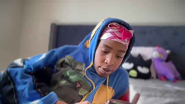 Cum2Charm online show from November 2025 05:34:01 PM