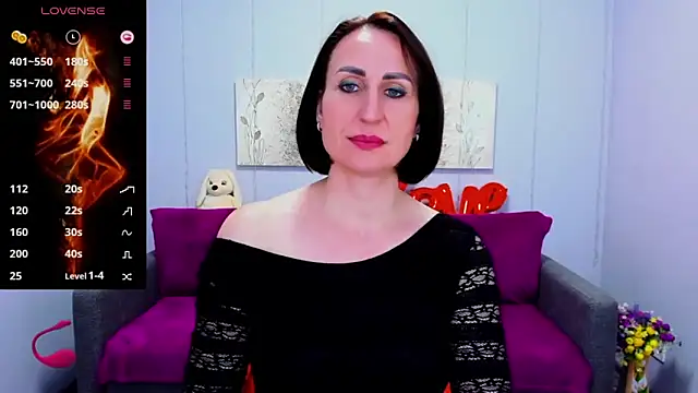 Nia Smithh online show from February 2025 01:00:02 PM