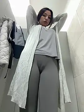 Snapshot of _MiaQueen_ chatting on March 2025 11:35:02 PM  MiaQueen  online show from March 2025 11:35:02 PM