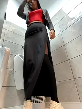 Snapshot of _MiaQueen_ chatting on October 2025 04:06:02 PM  MiaQueen  online show from October 2025 04:06:02 PM