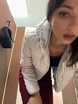 Snapshot of _MiaQueen_ chatting on October 2025 09:49:02 PM  MiaQueen  online show from October 2025 09:49:02 PM