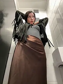 Snapshot of _MiaQueen_ chatting on April 2026 09:56:02 PM MiaQueen online show from April 2026 09:56:02 PM