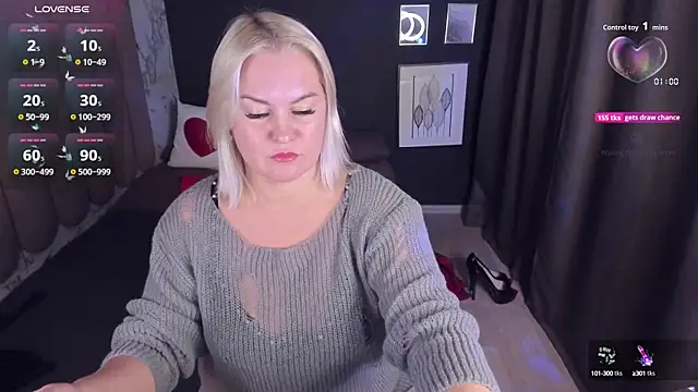 YolandaKiss online show from October 2025 06:29:01 PM