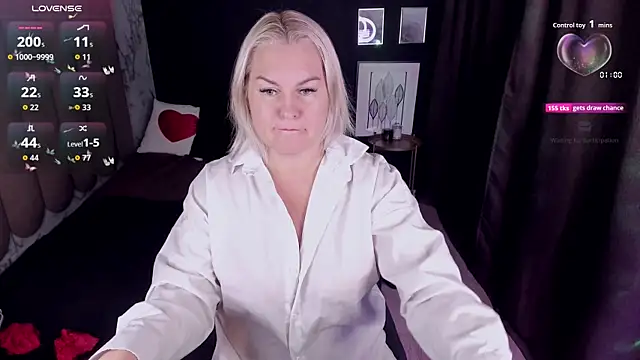 YolandaKiss online show from October 2025 08:20:01 PM