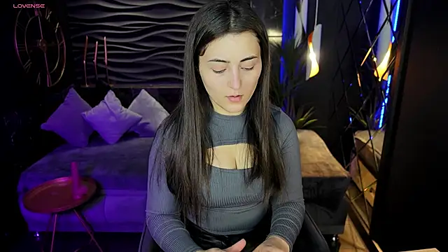 Snapshot of KylieMellow chatting on February 2025 01:42:02 PM KylieMellow online show from February 2025 01:42:02 PM