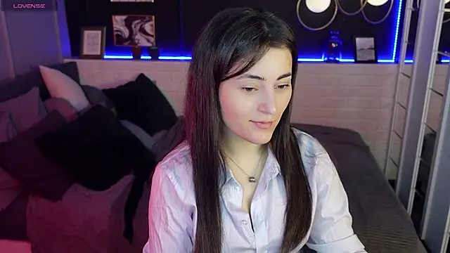 Snapshot of KylieMellow chatting on February 2025 05:48:02 AM KylieMellow online show from February 2025 05:48:02 AM