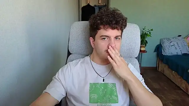 Snapshot of Remy_Miles chatting on April 2026 04:32:02 AM Remy Miles online show from April 2026 04:32:02 AM