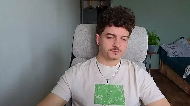 Snapshot of Remy_Miles chatting on April 2026 05:54:02 AM Remy Miles online show from April 2026 05:54:02 AM