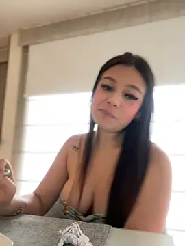 Snapshot of Alyshanon18 chatting on February 2025 08:42:01 PM Alyshanon18 online show from February 2025 08:42:01 PM