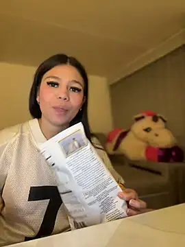 Snapshot of Alyshanon18 chatting on March 2025 04:39:02 AM Alyshanon18 online show from March 2025 04:39:02 AM