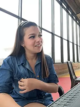 Snapshot of Alyshanon18 chatting on December 2025 06:16:01 PM Alyshanon18 online show from December 2025 06:16:01 PM