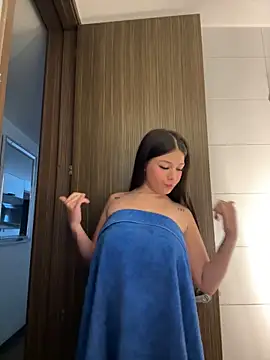 Snapshot of Alyshanon18 chatting on March 2026 10:51:01 PM Alyshanon18 online show from March 2026 10:51:01 PM