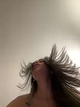 Snapshot of Alyshanon18 chatting on March 2026 02:17:01 AM Alyshanon18 online show from March 2026 02:17:01 AM