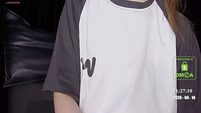 Snapshot of melia_Z chatting on April 2026 01:28:01 PM melia Z online show from April 2026 01:28:01 PM