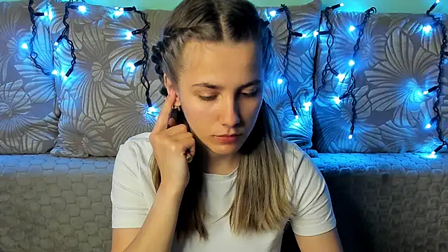 MaggieCake online show from December 2025 12:09:02 AM