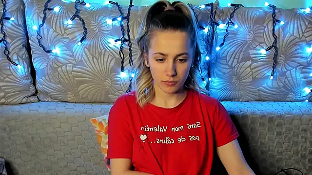 MaggieCake online show from December 2025 01:14:01 AM