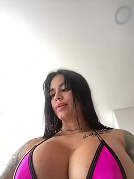 Snapshot of LaraHenao chatting on February 2026 03:51:01 PM LaraHenao online show from February 2026 03:51:01 PM