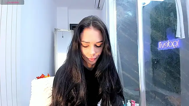 Snapshot of realhotfallingdevil chatting on October 2025 04:21:02 AM realhotfallingdevil online show from October 2025 04:21:02 AM