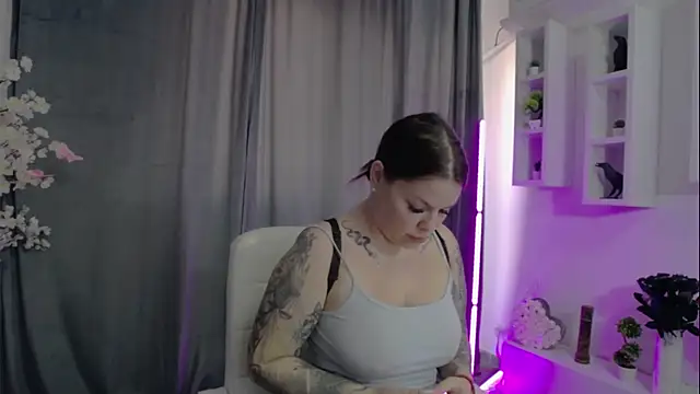 Snapshot of Raven_Luna chatting on December 2024 10:24:01 AM Raven Luna online show from December 2024 10:24:01 AM