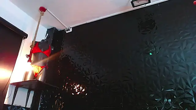 Snapshot of PINK__LOLA1 chatting on December 2024 01:39:02 AM PINK LOLA1 online show from December 2024 01:39:02 AM