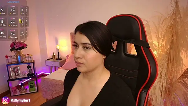 Snapshot of KallyMyller1 chatting on January 2025 07:34:01 PM KallyMyller1 online show from January 2025 07:34:01 PM