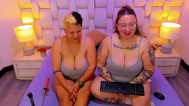 MiaYMolly online show from December 2025 01:44:02 AM