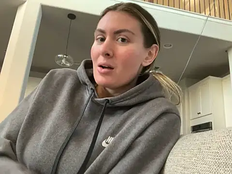 Snapshot of Alyssa_rhoades chatting on January 2025 11:10:02 PM Alyssa rhoades online show from January 2025 11:10:02 PM