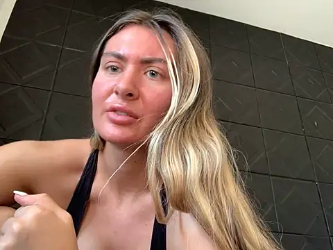 Snapshot of Alyssa_rhoades chatting on February 2025 07:49:02 PM Alyssa rhoades online show from February 2025 07:49:02 PM