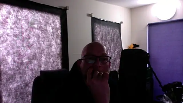 Snapshot of FanTango123 chatting on February 2026 10:27:01 AM FanTango123 online show from February 2026 10:27:01 AM