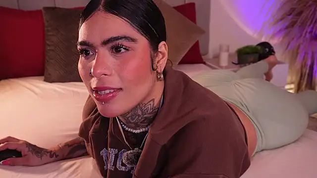 curvyliciousss online show from September 2025 04:34:02 PM