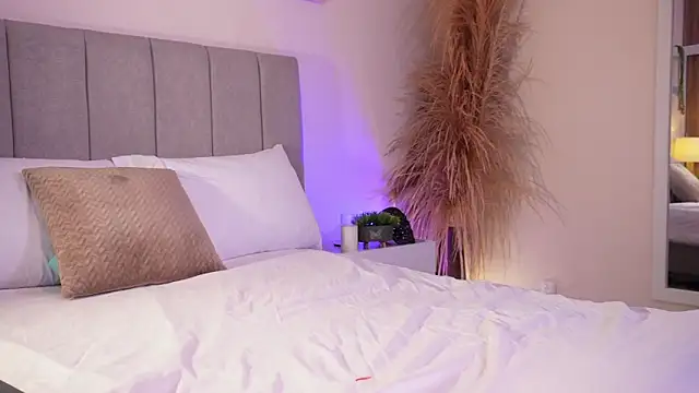 curvyliciousss online show from October 2025 04:25:02 PM