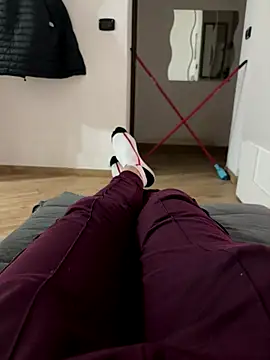 Snapshot of Io1994 chatting on December 2025 11:32:01 PM Io1994 online show from December 2025 11:32:01 PM