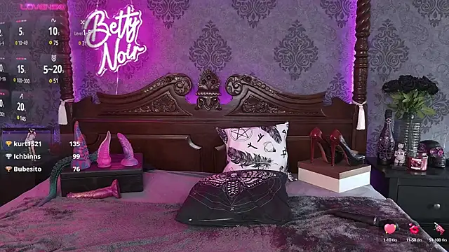 Snapshot of BettyNoir chatting on March 2025 11:29:02 AM BettyNoir online show from March 2025 11:29:02 AM