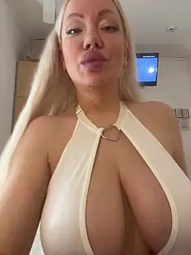 Snapshot of SofiaJoy chatting on March 2025 01:12:02 PM SofiaJoy online show from March 2025 01:12:02 PM