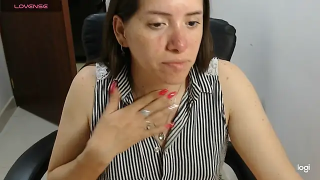 spicey latina online show from July 2026 11:29:01 PM