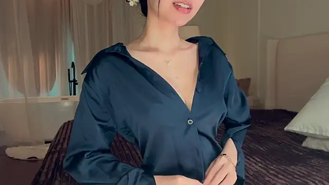 Snapshot of IsMiMi chatting on March 2026 02:05:02 AM IsMiMi online show from March 2026 02:05:02 AM