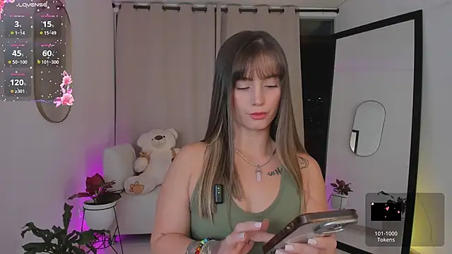 roxie gates  online show from October 2025 11:05:01 PM