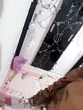 Snapshot of Popzbo chatting on December 2025 06:57:02 PM Popzbo online show from December 2025 06:57:02 PM