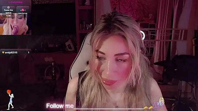 AnnieGOld  online show from April 2026 10:58:02 PM