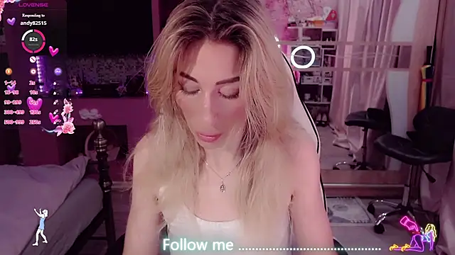 Snapshot of AnnieGOld_ chatting on July 2026 10:16:01 PM AnnieGOld online show from July 2026 10:16:01 PM