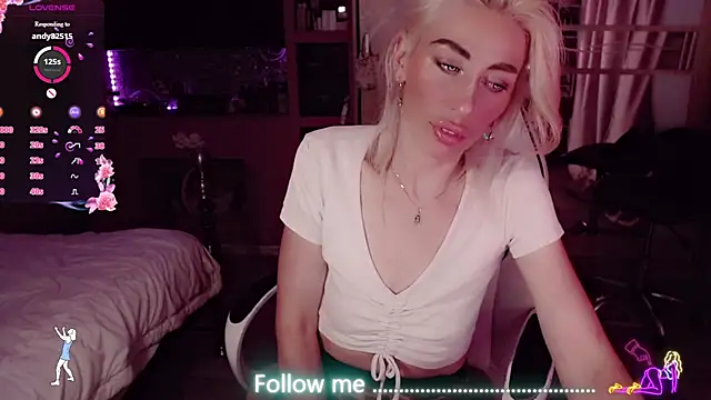 Snapshot of AnnieGOld_ chatting on July 2026 08:57:02 PM AnnieGOld online show from July 2026 08:57:02 PM