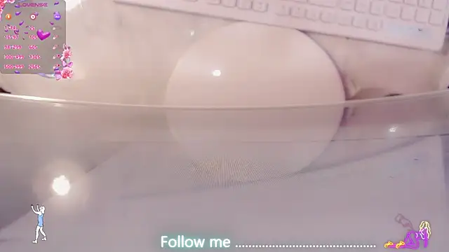 Snapshot of AnnieGOld_ chatting on July 2026 11:02:02 PM AnnieGOld online show from July 2026 11:02:02 PM